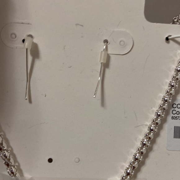 Nine West green necklace and earring set - Picture 5 of 6